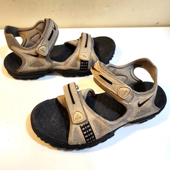 Nike ACG Vintage Men's Tan and Black Hiking Sandals with Rugged Grip Size 11 - Picture 1 of 14
